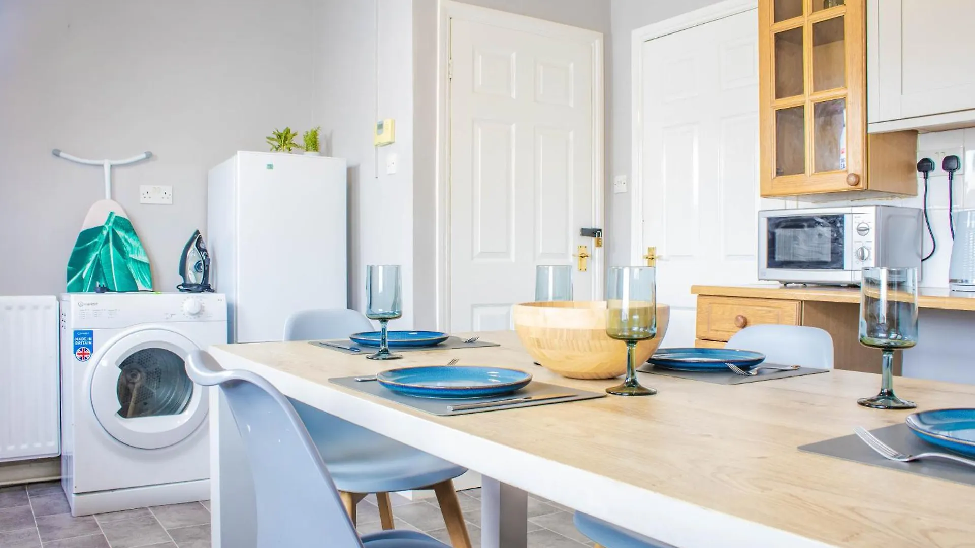 3 Bed House - Free Parking - 10 Minutes To City Centre - Perfect For Families, Contractors And Relocators - Long Stay Rates Available York Storbritannien