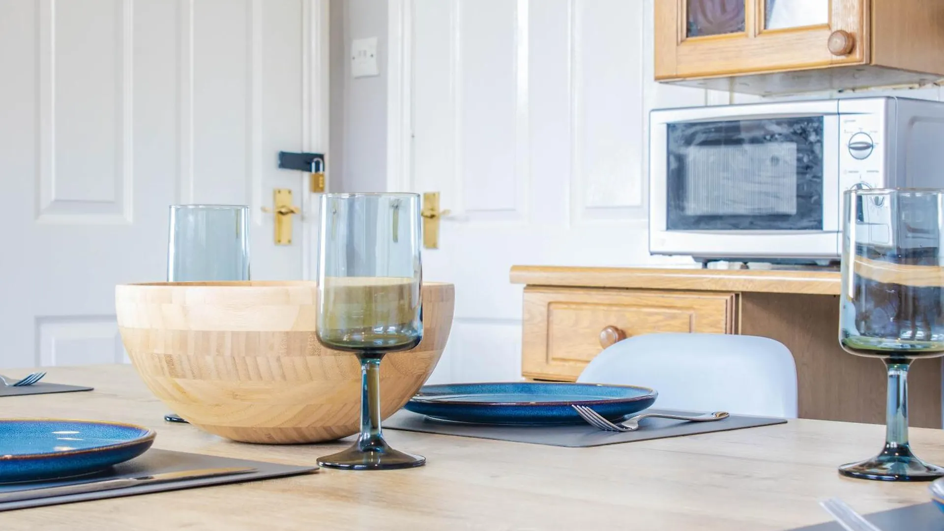 3 Bed House - Free Parking - 10 Minutes To City Centre - Perfect For Families, Contractors And Relocators - Long Stay Rates Available York