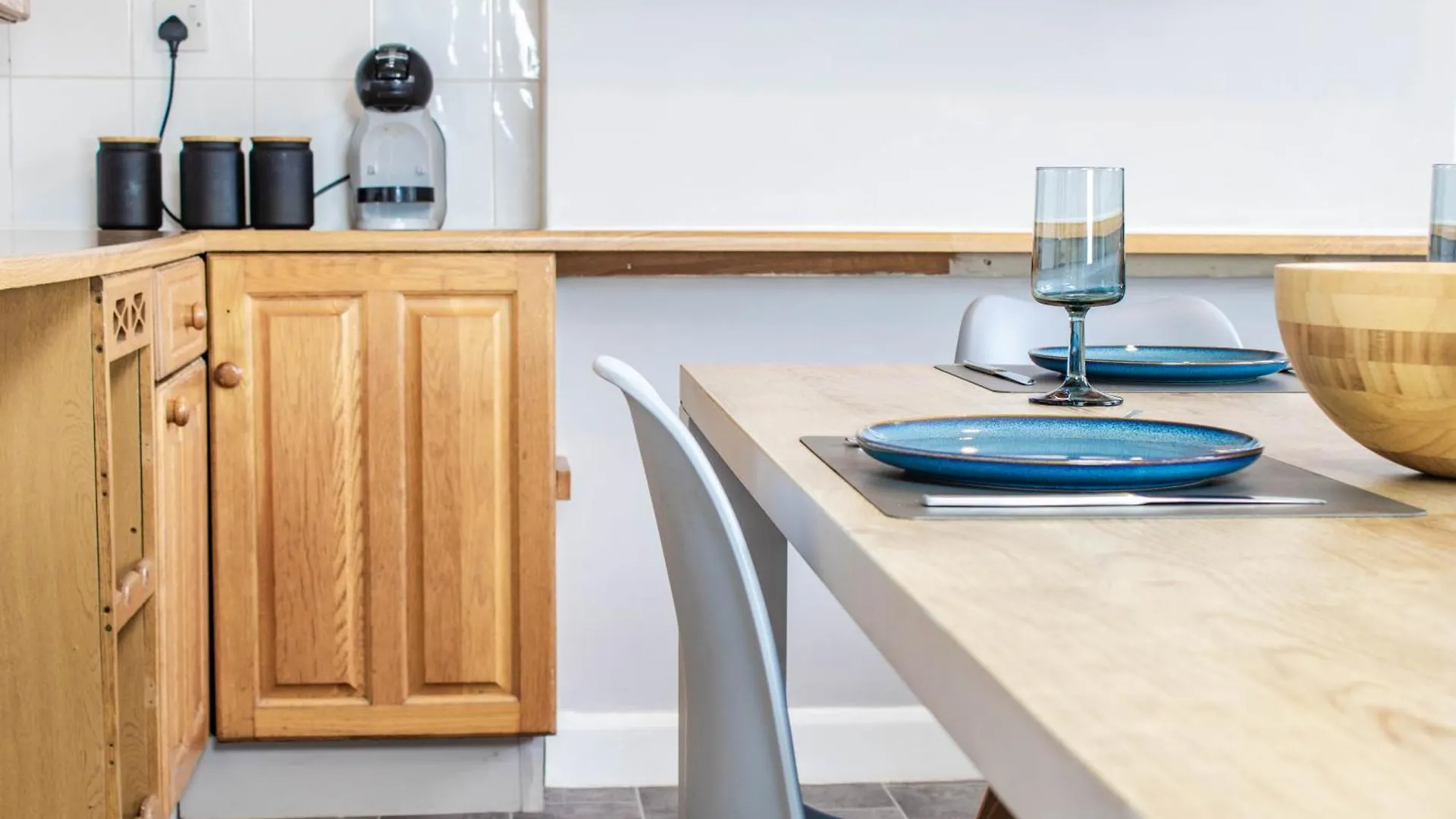 3 Bed House - Free Parking - 10 Minutes To City Centre - Perfect For Families, Contractors And Relocators - Long Stay Rates Available York Apartment