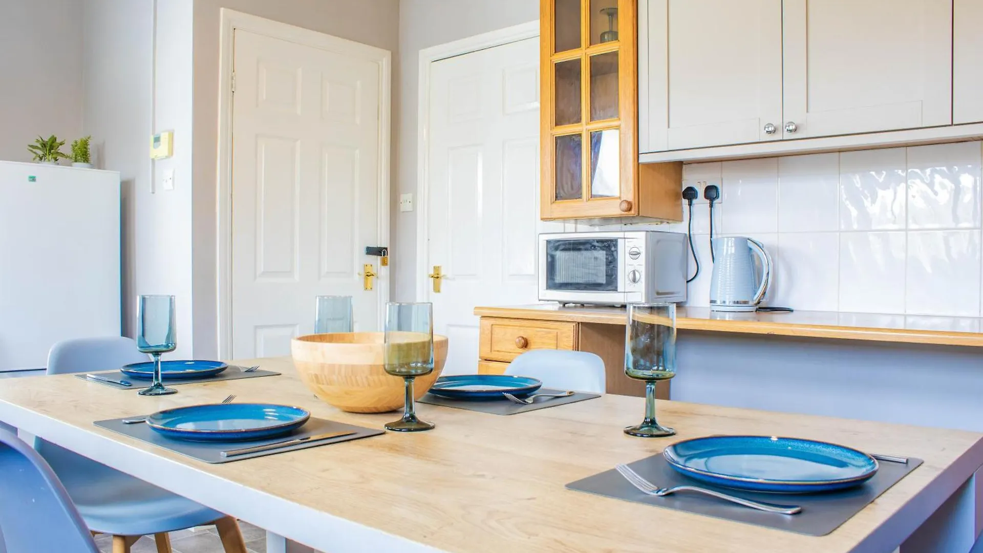 3 Bed House - Free Parking - 10 Minutes To City Centre - Perfect For Families, Contractors And Relocators - Long Stay Rates Available York 0*,