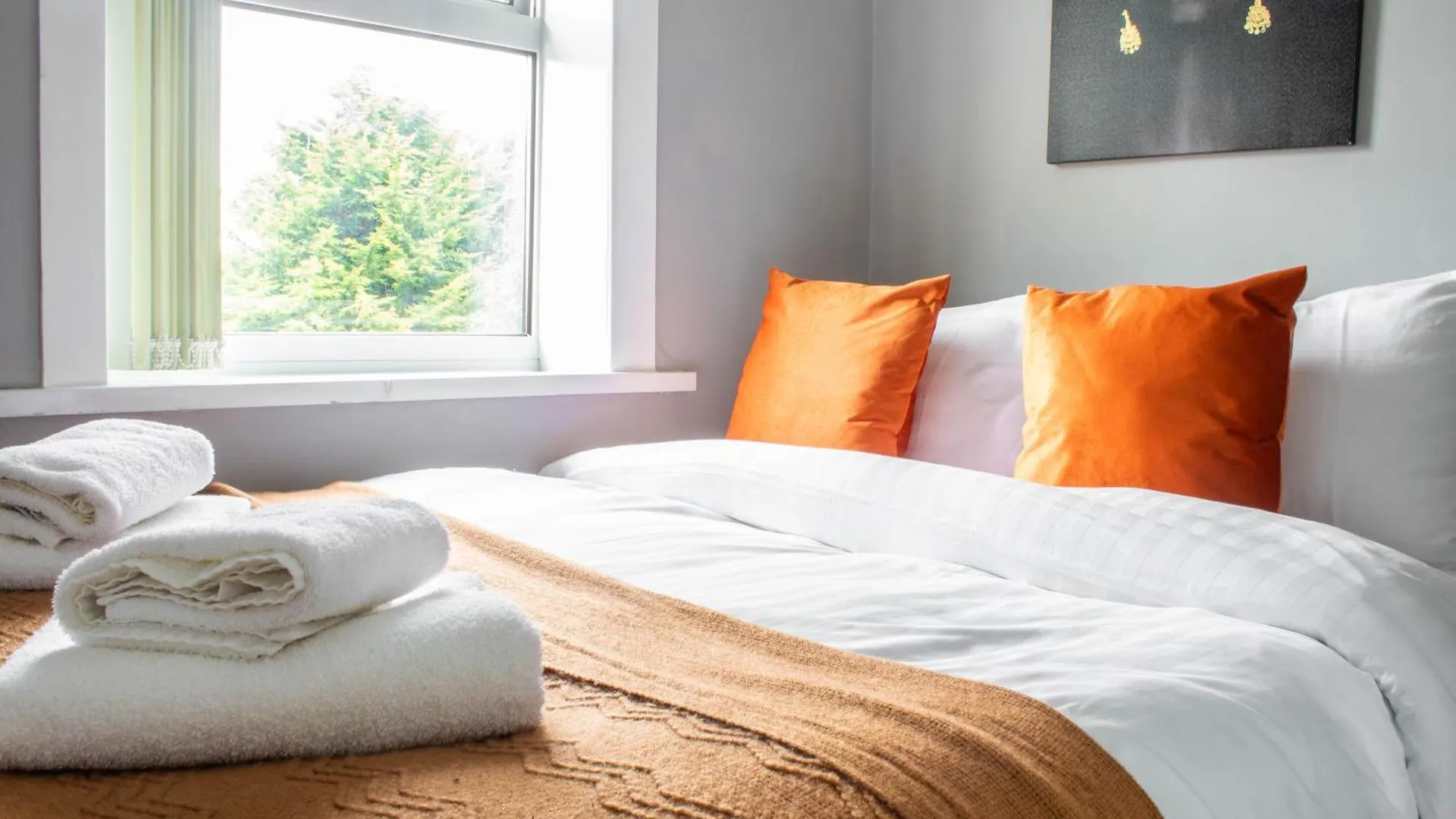 3 Bed House - Free Parking - 10 Minutes To City Centre - Perfect For Families, Contractors And Relocators - Long Stay Rates Available York Apartment