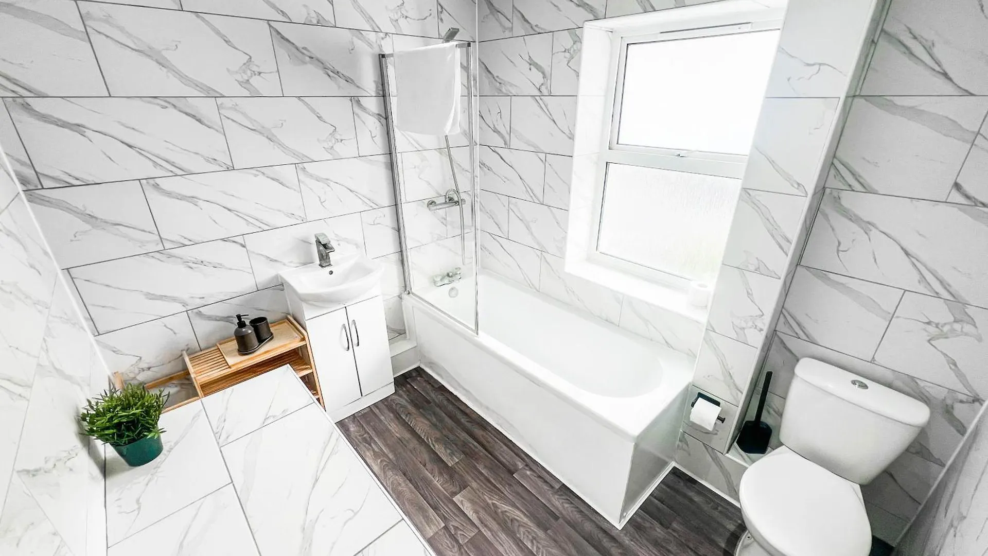 Apartment 3 Bed House - Free Parking - 10 Minutes To City Centre - Perfect For Families, Contractors And Relocators - Long Stay Rates Available York