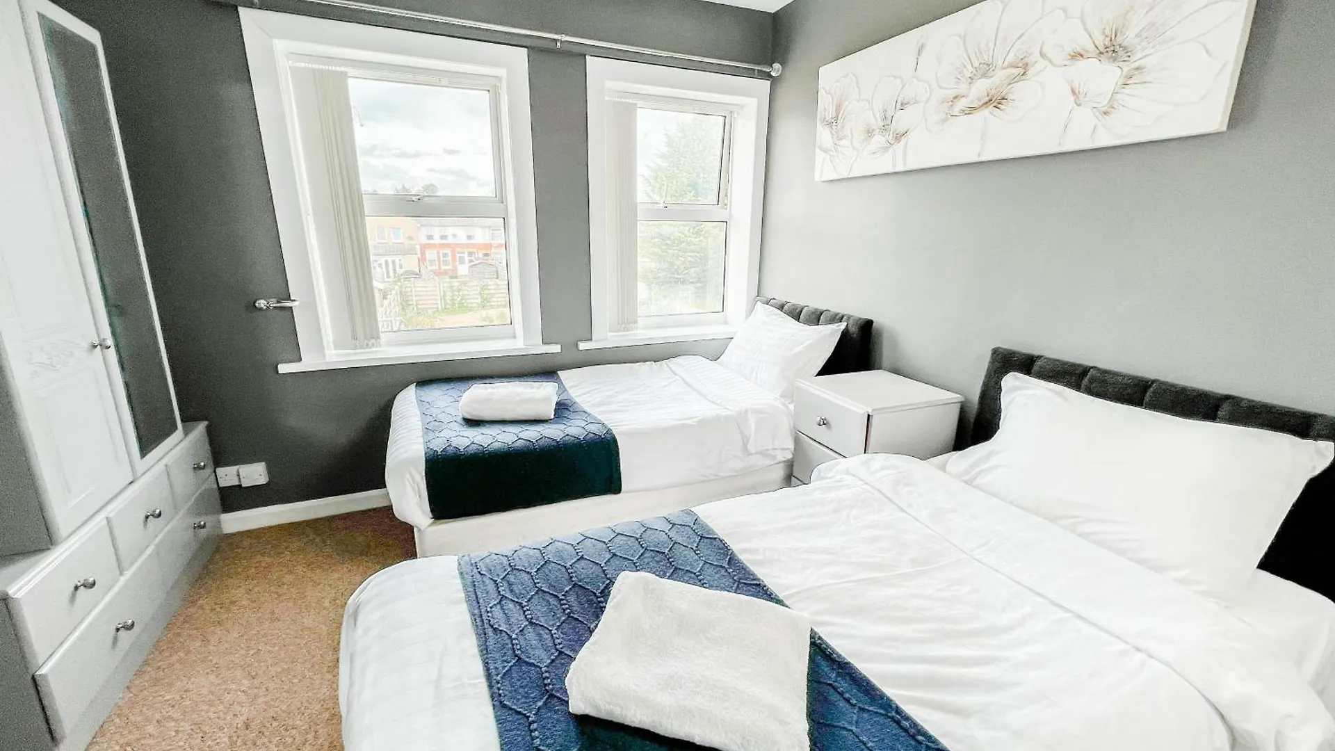 3 Bed House - Free Parking - 10 Minutes To City Centre - Perfect For Families, Contractors And Relocators - Long Stay Rates Available York 0*,  United Kingdom